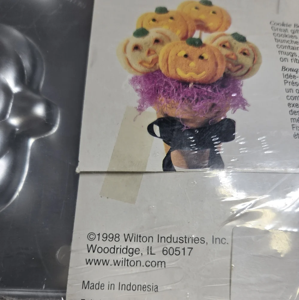 NEW Vintage 90s Wilton jack-o-lantern cookie set treat pan with sticks treat bag
